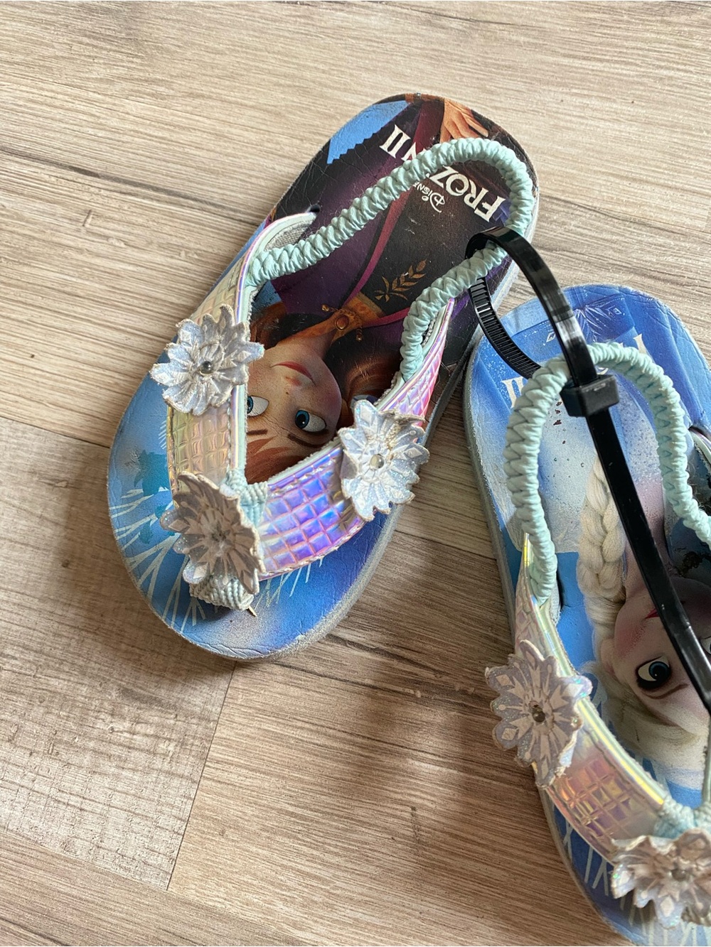 Disneys Kids' Blue Frozen Sandals with Silver Flower Accents - Picture 5 of 6